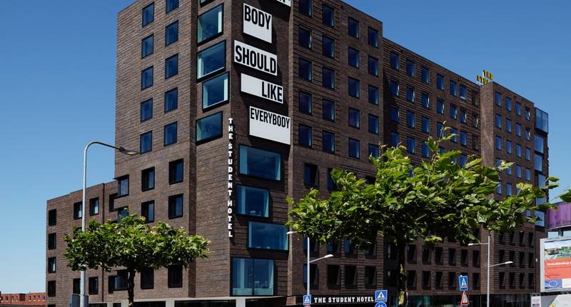 Modernly furnished co-working space at The Social Hub Groningen with flexible workspaces for digital nomads.